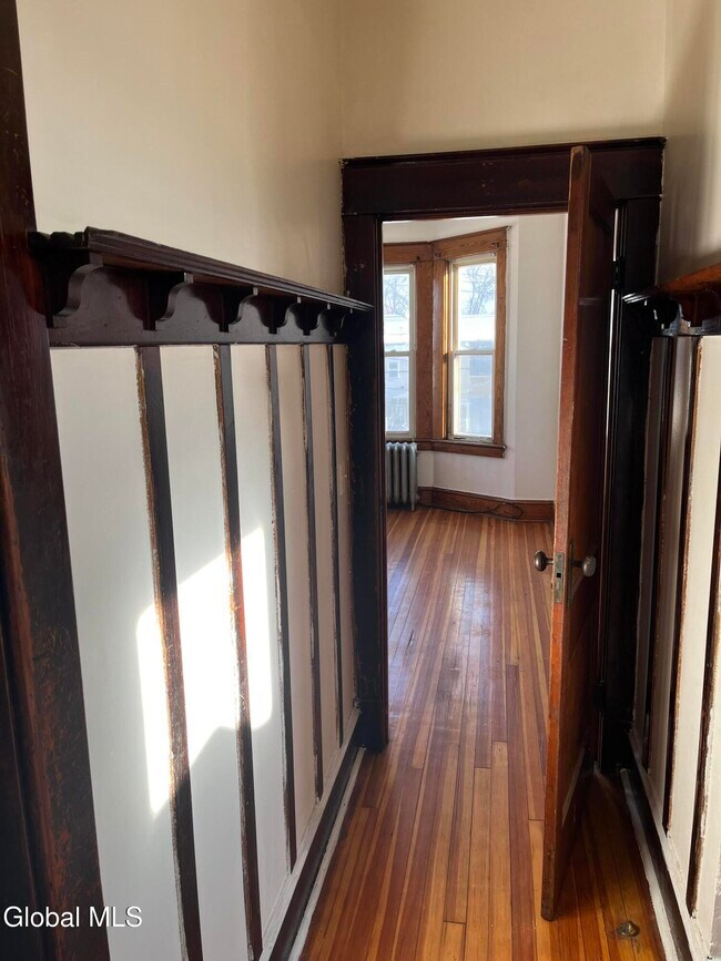 Building Photo - 154 Spring St