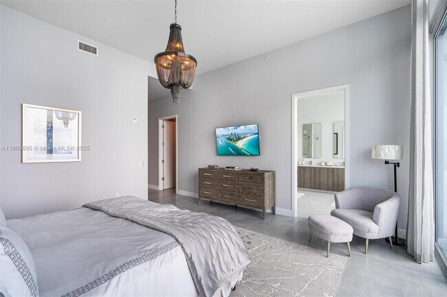 Building Photo - 17550 Collins Ave