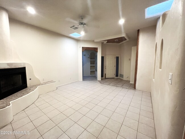Building Photo - 740 Canyon Point Rd