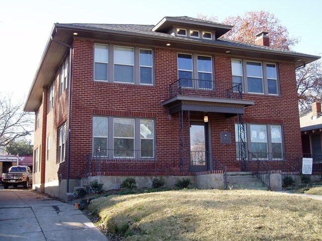 Primary Photo - 1007 N Madison Ave