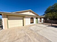 Building Photo - Cute 3 Bedroom 2 Bathroom House in Hualapa...