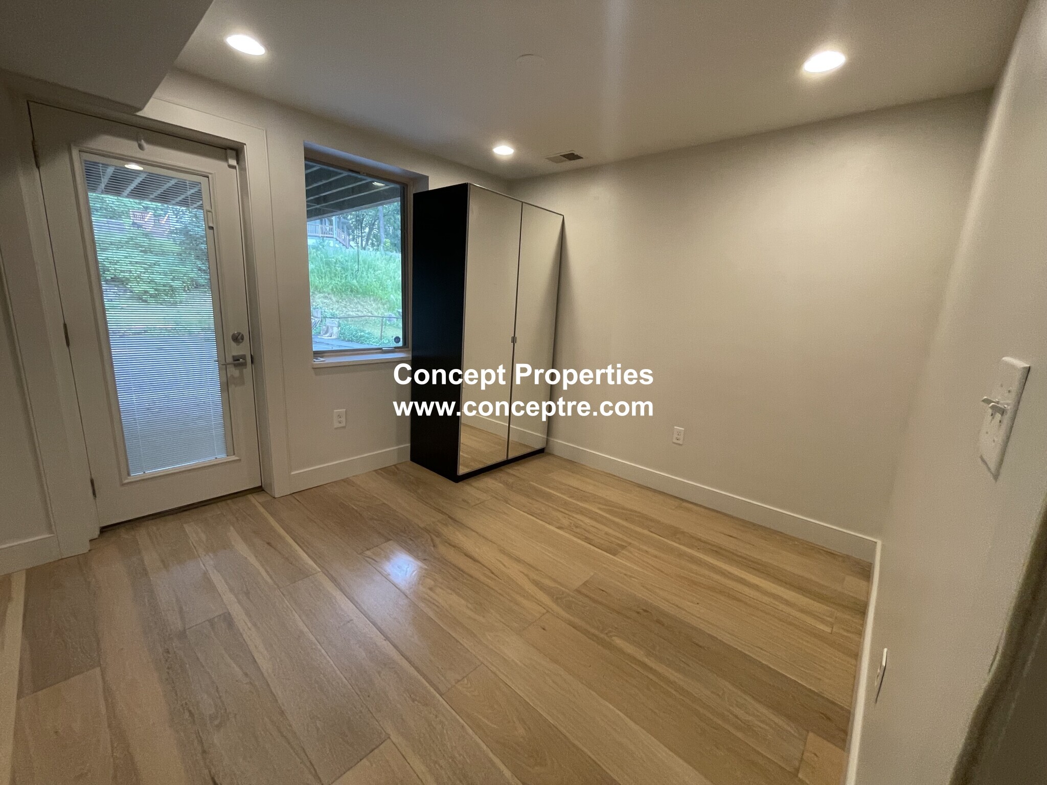 Building Photo - 39 Thornton St