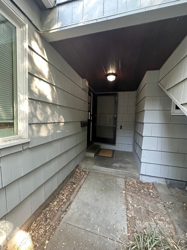 Unit B Doorway - 815 19th St