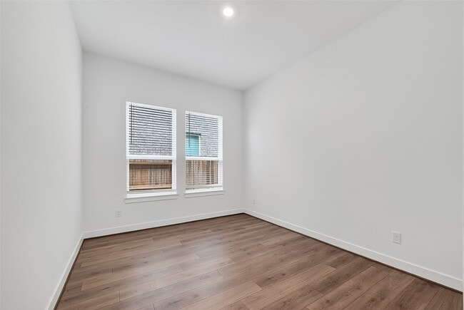 Building Photo - 1568 River Pt Dr