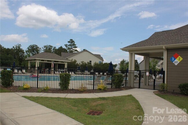 Building Photo - 6017 Sweetbay Ln