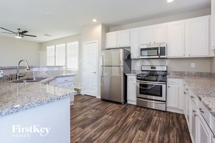 Building Photo - 6462 Lovett Canyon St