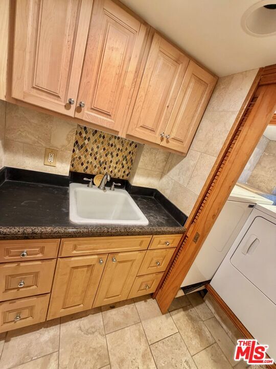 Building Photo - 653 Ramona Ave