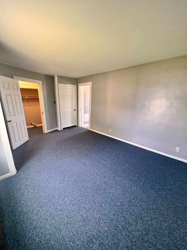 Building Photo - 30 Central St