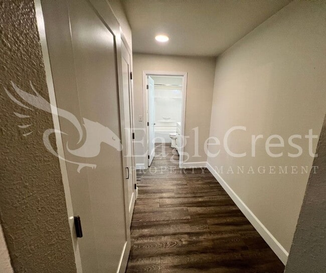 Building Photo - Sumach Four-Plex