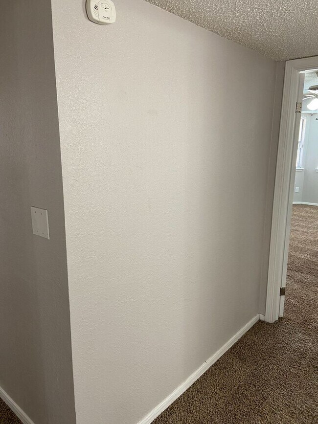 Building Photo - Home For Rent