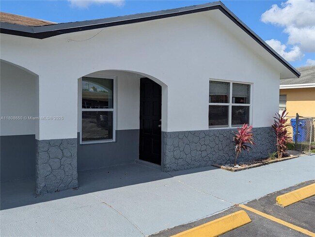 Building Photo - 7610 SW 10th St