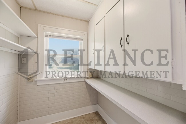 Building Photo - 432 S Osage St