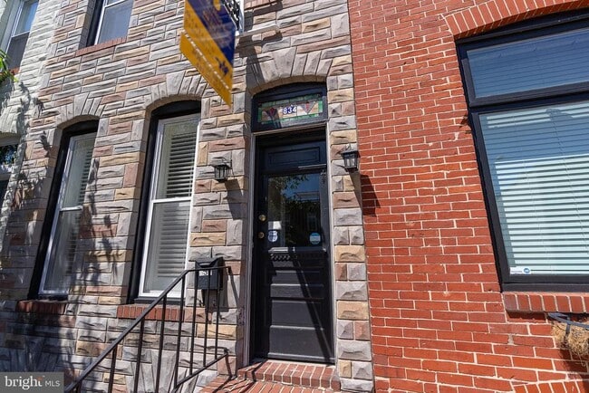 Building Photo - 834 S East Ave
