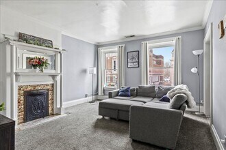 Building Photo - Spacious 3 Bedroom Apartment in Downtown Urbana