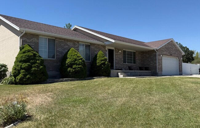 Building Photo - 4785 W Dorilee Dr