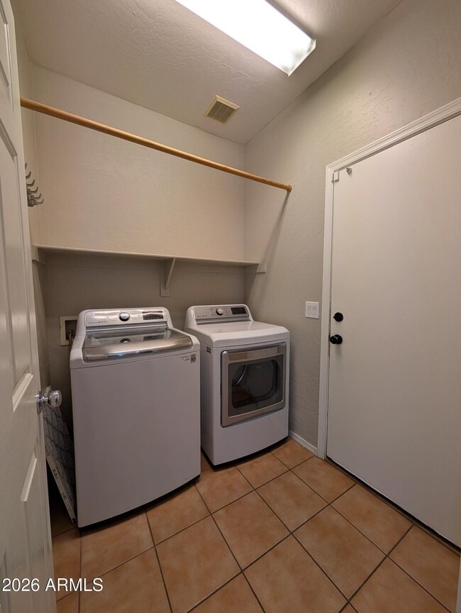 Building Photo - 246 N Seymour