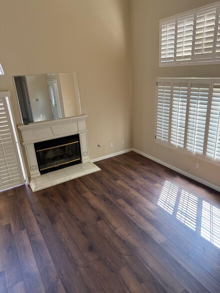 Building Photo - 9066 N Red Lion Dr