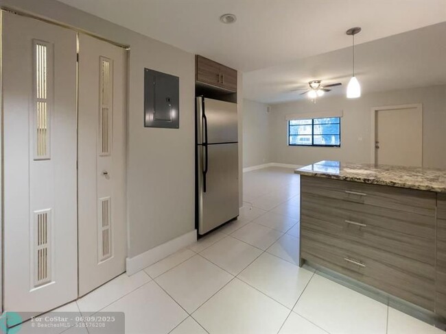 Building Photo - 64 Isle of Venice Dr