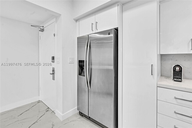 Building Photo - 17375 Collins Ave