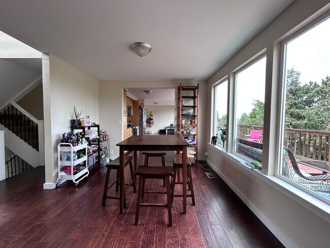 Building Photo - Large 4 Bedroom home with views of Bellingham Bay and Garage