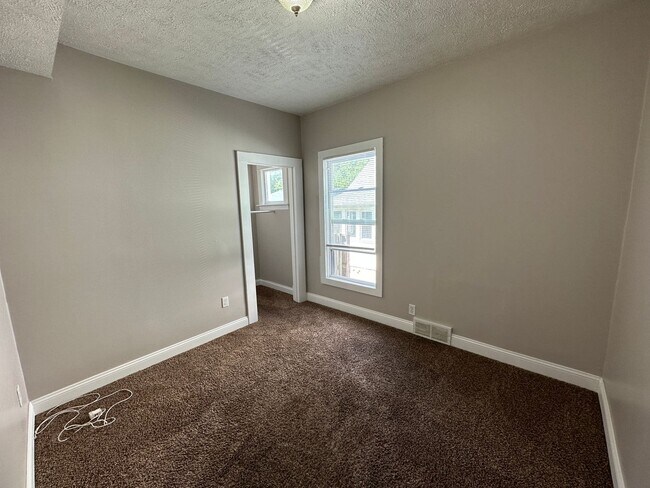 Building Photo - 1503 North NE