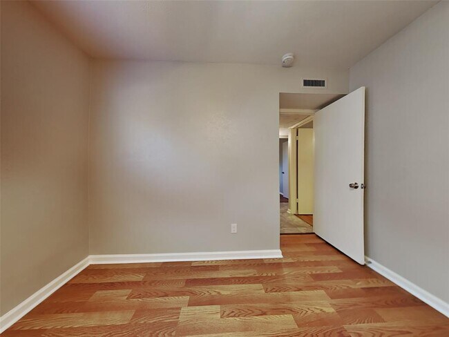 Building Photo - 7311 Thicket Trail Dr