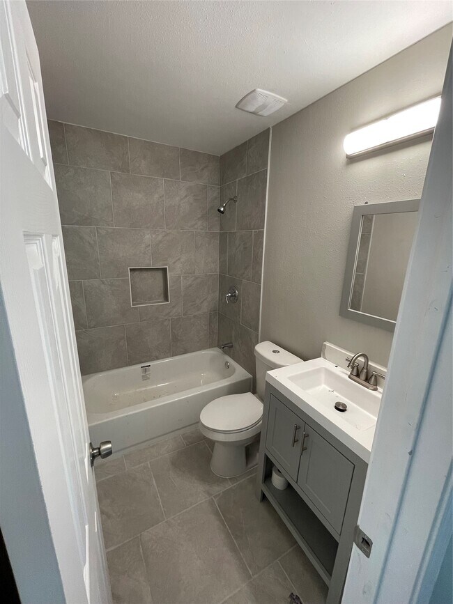 Building Photo - 3211 Retta St