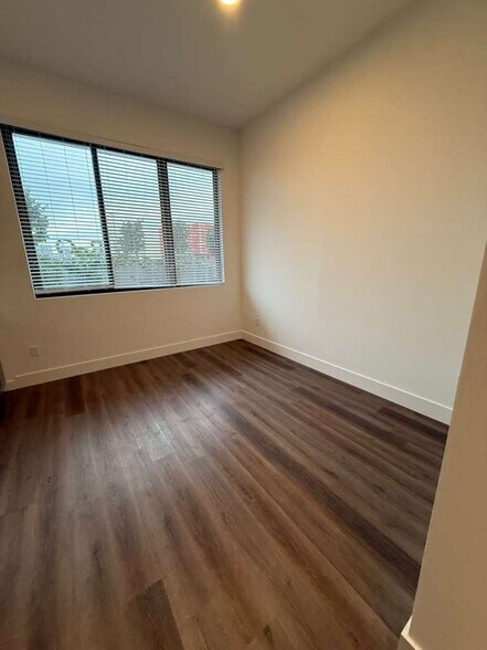 Building Photo - 2947 Coconut Ave