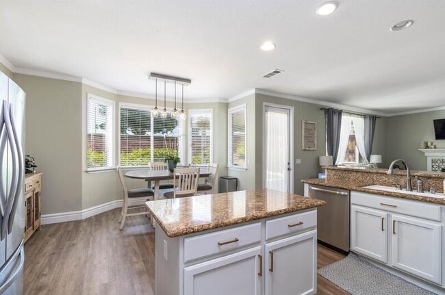 Building Photo - 38945 Turtle Pond Ln