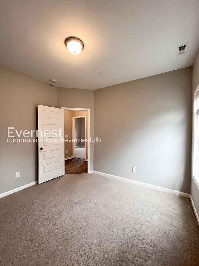 Building Photo - 1105 Prospect Ct