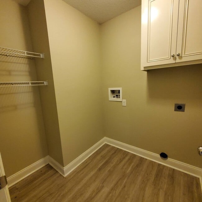 Building Photo - Modern Elegance Meets Southern Comfort: 4BR/2BA Gem in Northlake Neighborhood!