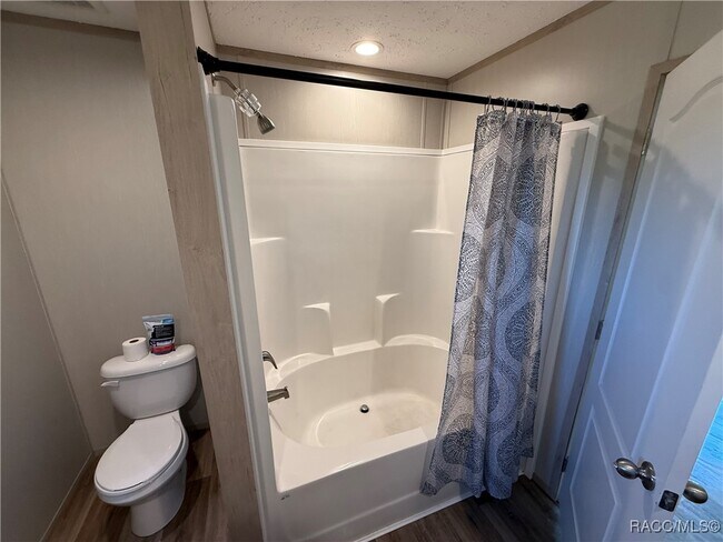 Building Photo - 5469 W Grovepark Rd