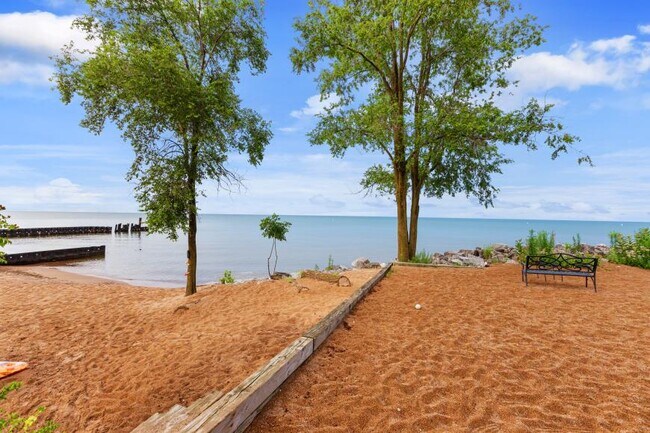 Building Photo - 1 bedroom in Chicago IL 60626