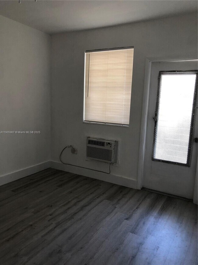 Building Photo - 380 SW 4th St