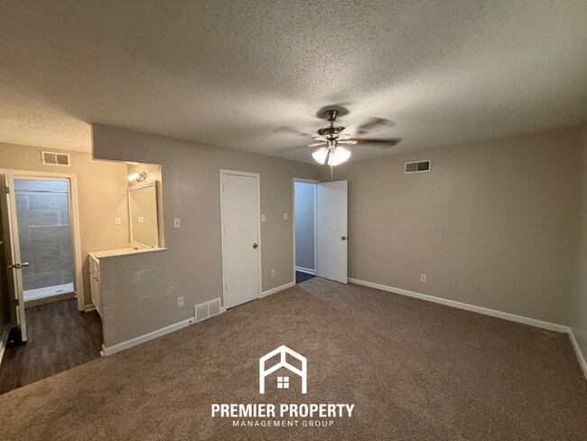Building Photo - 3955 Castile St