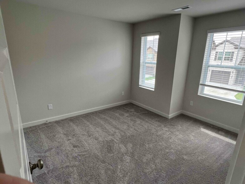 Building Photo - 145 Rising Ln