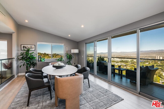 Building Photo - 7191 Pacific View Dr