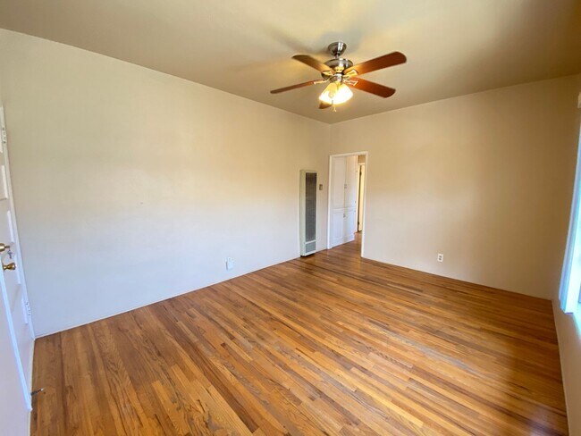 Building Photo - MOVE IN READY! Minutes from Little Italy! ...