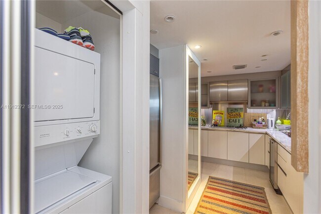 Building Photo - 520 West Ave