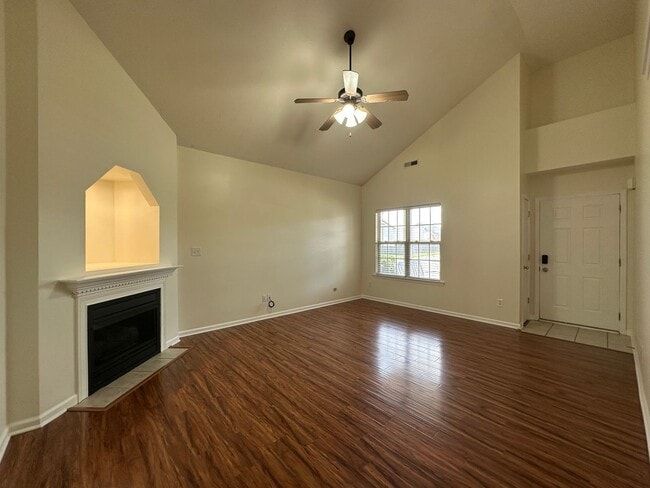Building Photo - Beautiful 3 BR Home! Fresh Paint, 2-Car Garage, Fenced Backyard, New Flooring and All Electric!