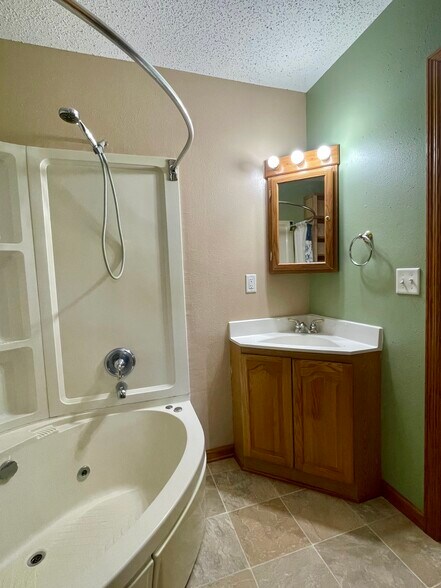 Building Photo - 105 7th St SW