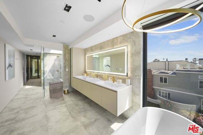 Building Photo - 1500 Ocean Dr