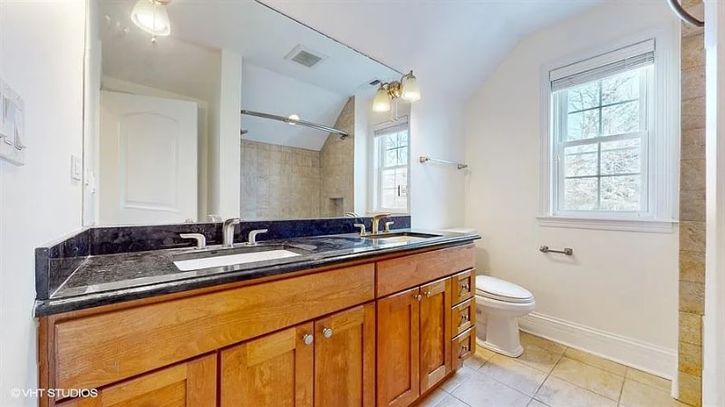 Building Photo - 187 Forest St