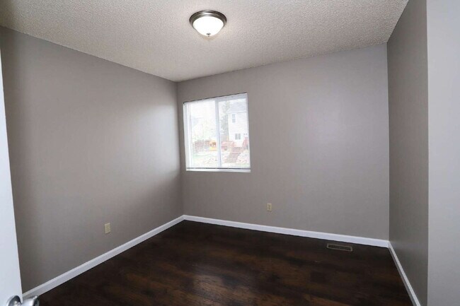 Building Photo - Beautifully Updated Split-Level Home with ...