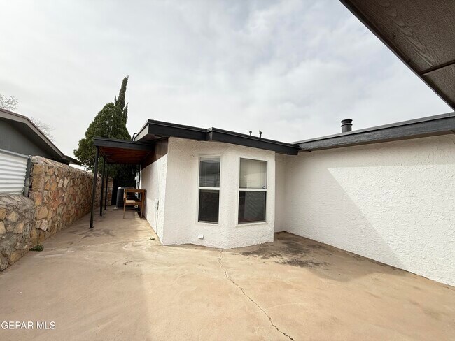 Building Photo - 11109 Pink Coral Dr