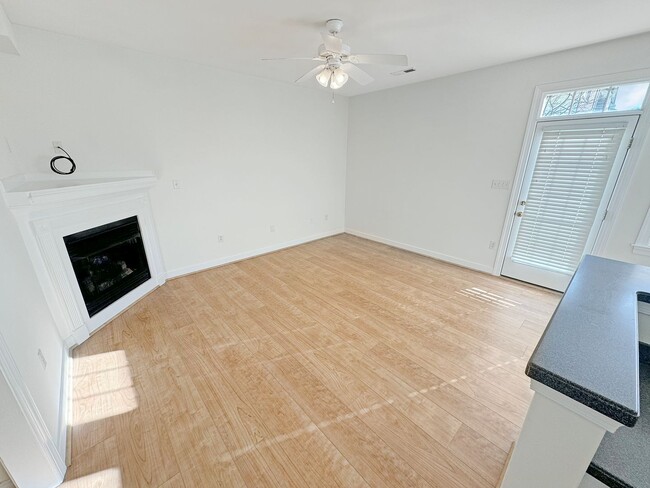 Building Photo - Bright and Spacious 4-Bedroom Townhouse in...