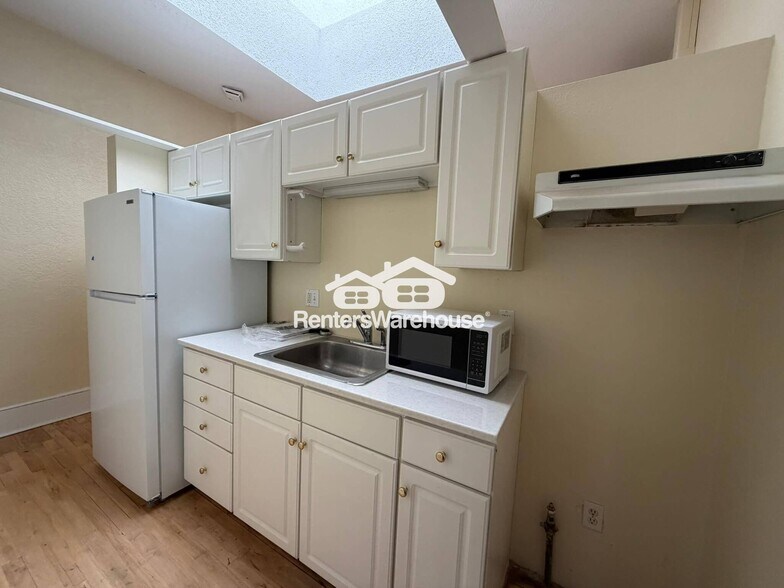 Building Photo - 1215 25th St