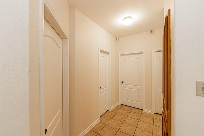 Building Photo - 9804 Cantera Ct