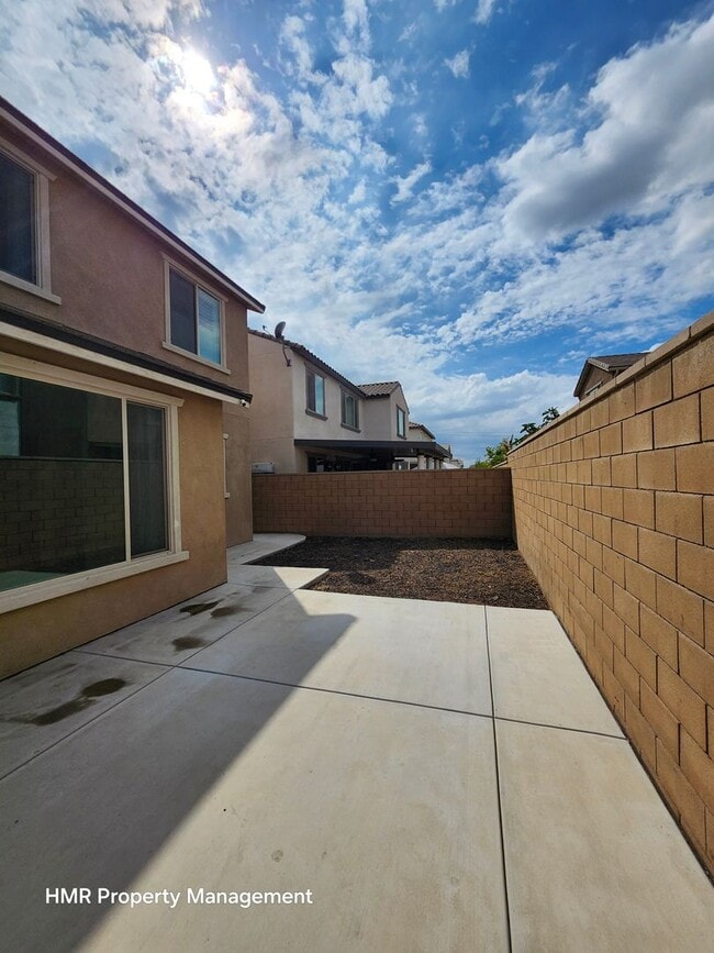 Building Photo - Beautiful two story 5 bedroom in ontario R...