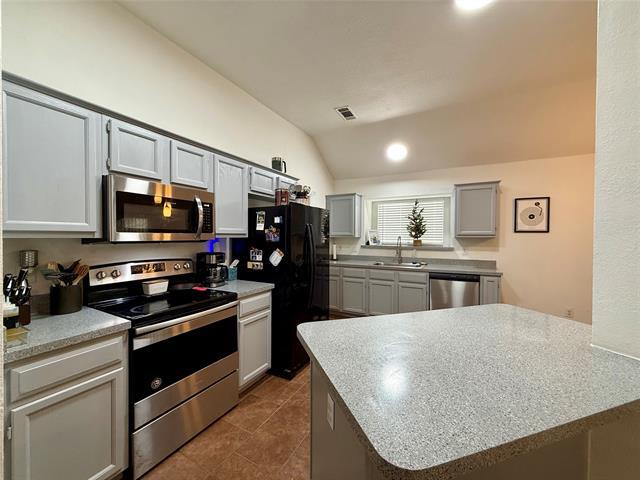 Building Photo - 2922 Custer Dr